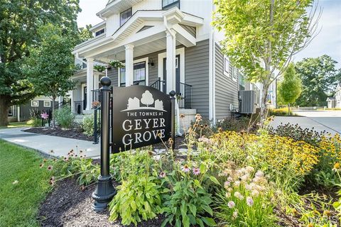 Photo of 1053 Geyer Grove #9, Kirkwood, MO 63122 (MLS # 25052911)