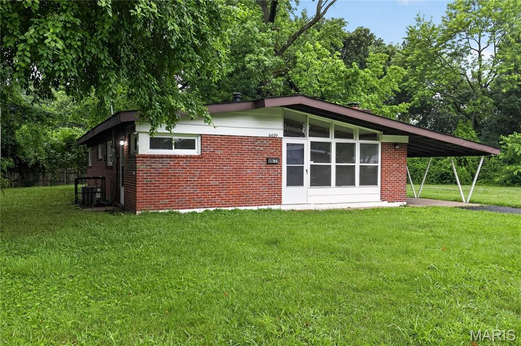 Photo of 6619 Graybirch Drive, St Louis, MO 63134 (MLS # 26035653)