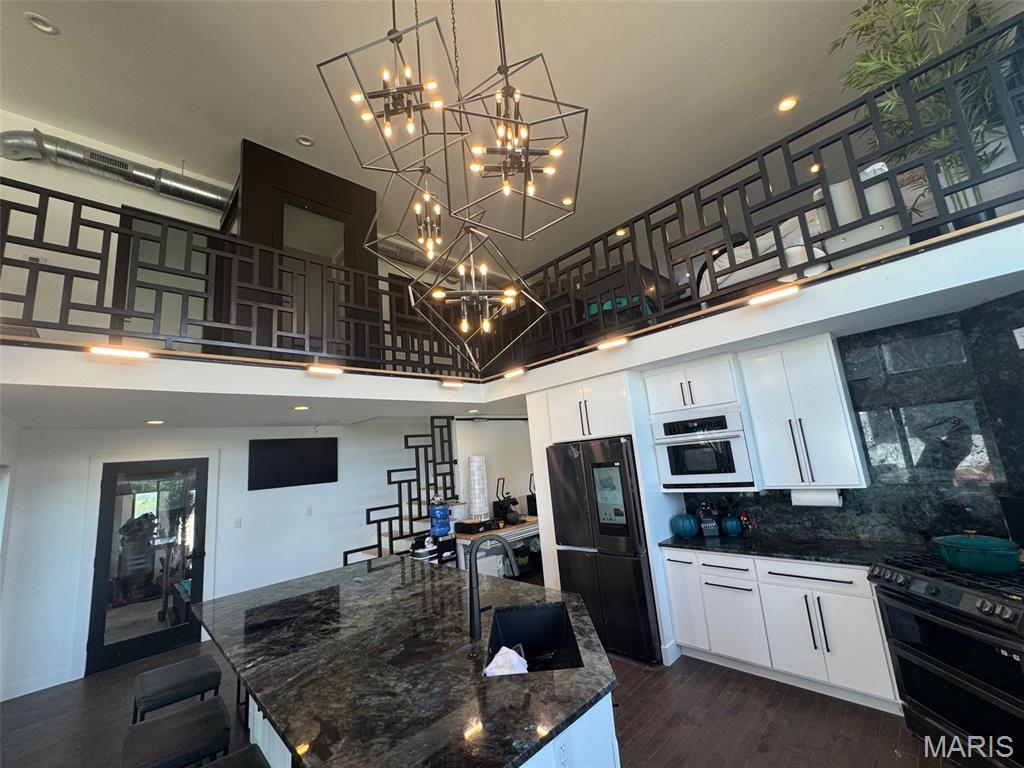 Complex - Commercial Sale