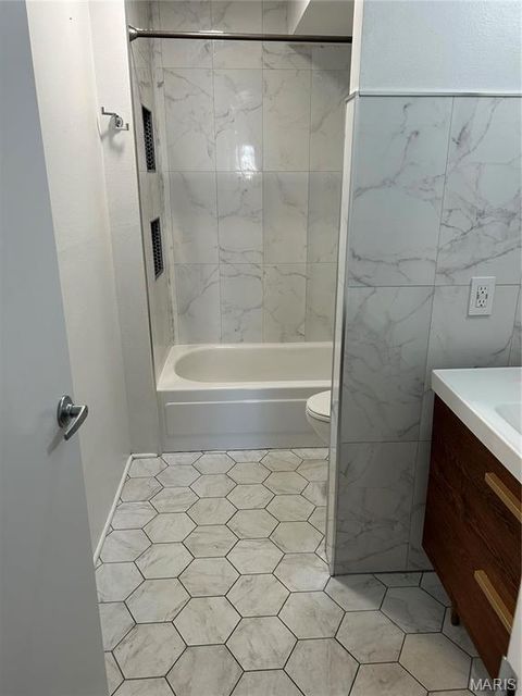 Tiny photo for 14471 Bantry Lane #16, Chesterfield, MO 63017 (MLS # 26025755)