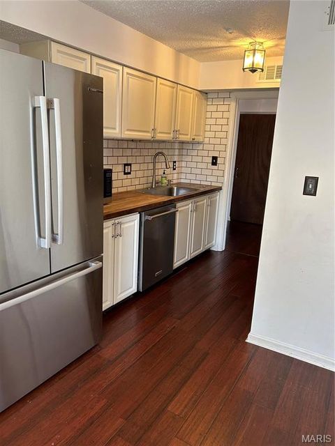 Tiny photo for 14471 Bantry Lane #16, Chesterfield, MO 63017 (MLS # 26025755)
