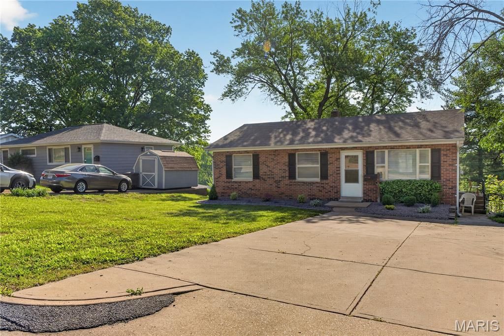 Photo of 21 Fern Ridge Road, Valley Park, MO 63088 (MLS # 26025723)