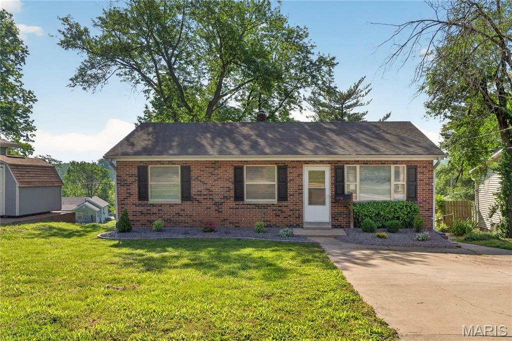 Photo of 21 Fern Ridge Road, Valley Park, MO 63088 (MLS # 26025723)