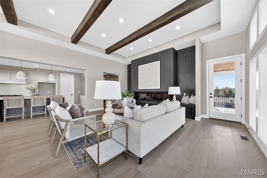 Santino Court - Residential