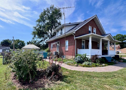 Photo of 202 E Jefferson Avenue, Owensville, MO 65066 (MLS # 26059262)
