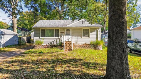 Photo of 7427 Balfour Drive, Hanley Hills, MO 63133 (MLS # 26067299)