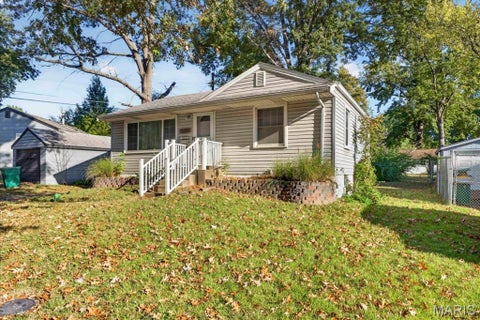 Tiny photo for 7427 Balfour Drive, Hanley Hills, MO 63133 (MLS # 26067299)