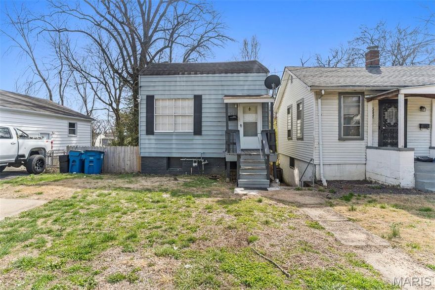 This 2-bedroom bungalow is full of opportunity whether you're looking to invest or find your first home. Featuring a full basement, sunporch, and level backyard, this home has great potential with just a little TLC. Estimated rental income of $900/month adds to its value. Affordable homes like this don’t last long. Schedule a showing today!