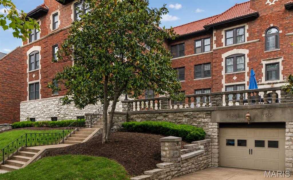 Blue Ridge Court Condo The - Residential