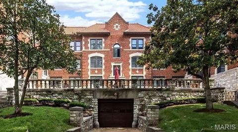 Photo of 7525 Buckingham Drive #1N, St Louis, MO 63105 (MLS # 26030419)