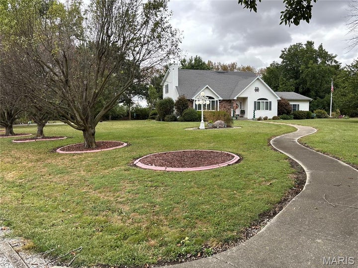 Photo 1 of 35 — 546 S 5th Street, Witt, IL 62094