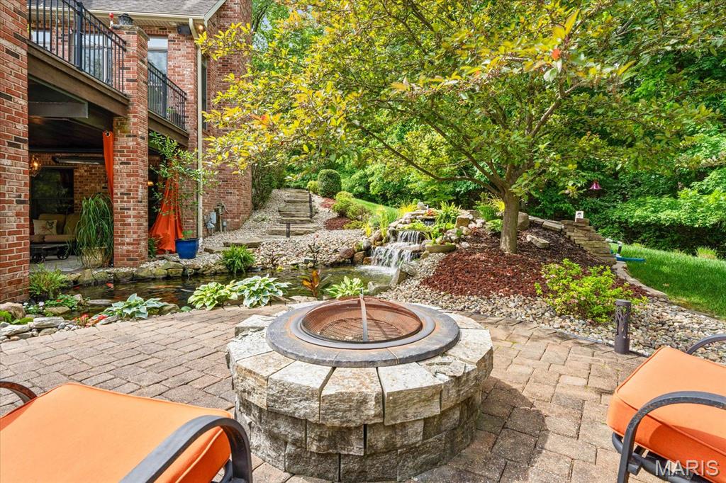 Godfrey, Illinois 62035, United States, 5 Bedrooms Bedrooms, ,6 BathroomsBathrooms,Residential,Active,141024