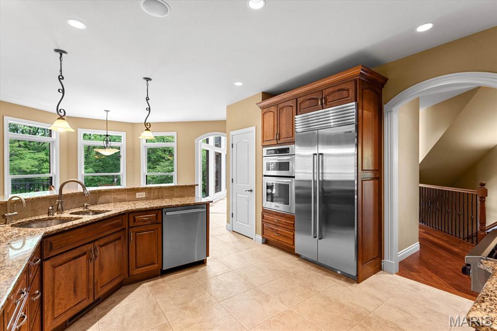 Godfrey, Illinois 62035, United States, 5 Bedrooms Bedrooms, ,6 BathroomsBathrooms,Residential,Active,141024