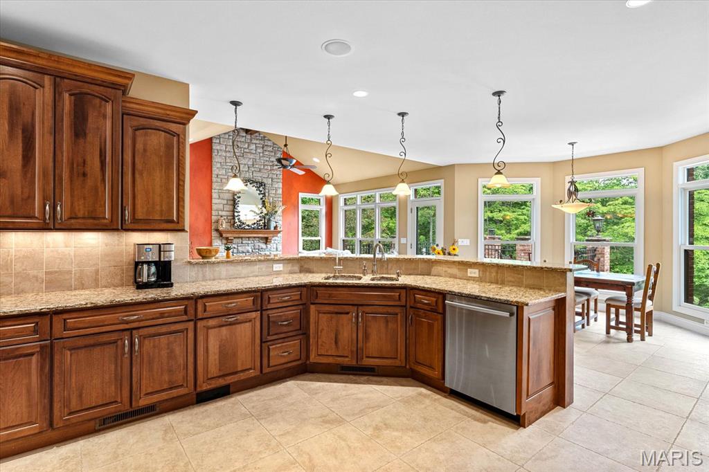 Godfrey, Illinois 62035, United States, 5 Bedrooms Bedrooms, ,6 BathroomsBathrooms,Residential,Active,141024