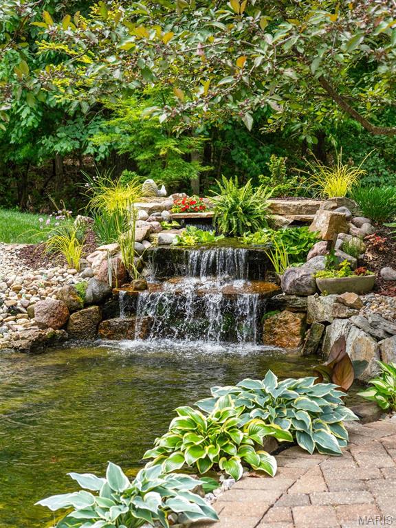 Godfrey, Illinois 62035, United States, 5 Bedrooms Bedrooms, ,6 BathroomsBathrooms,Residential,Active,141024