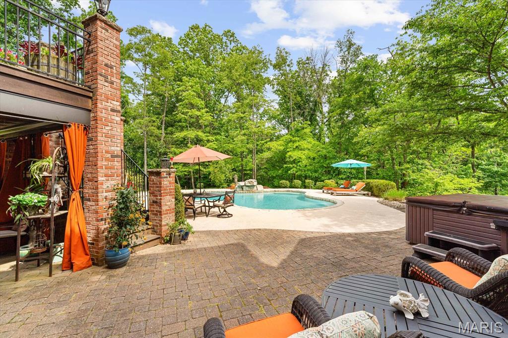 Godfrey, Illinois 62035, United States, 5 Bedrooms Bedrooms, ,6 BathroomsBathrooms,Residential,Active,141024