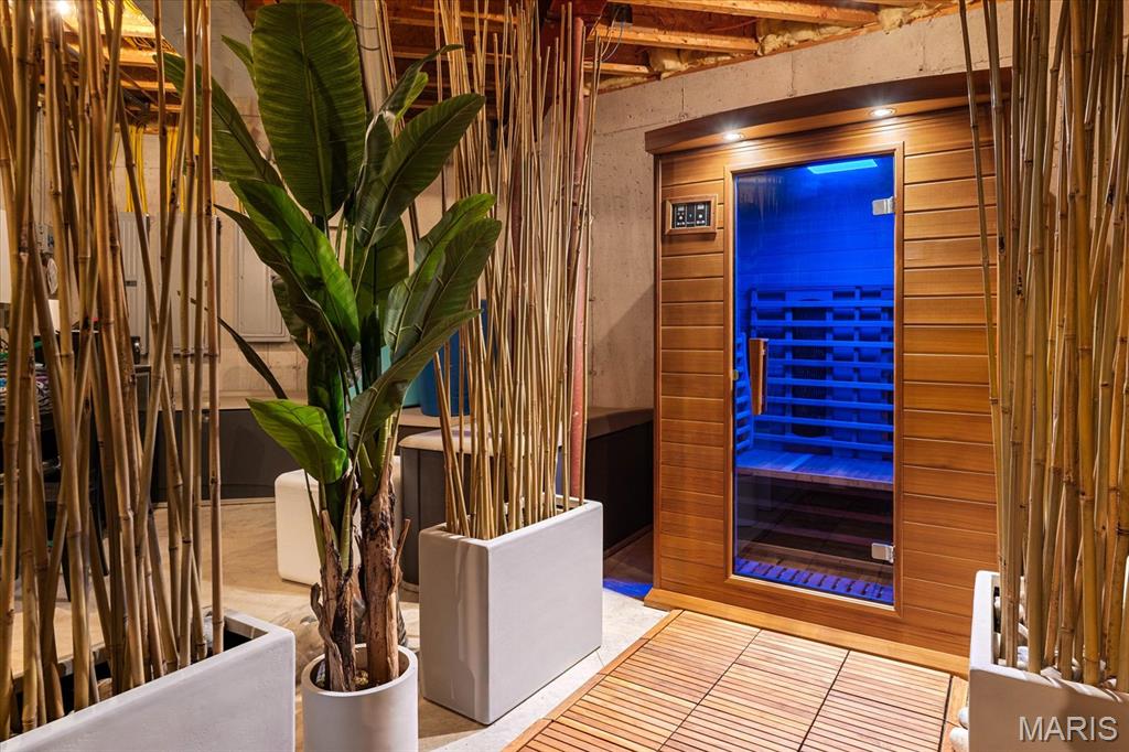 Godfrey, Illinois 62035, United States, 5 Bedrooms Bedrooms, ,6 BathroomsBathrooms,Residential,Active,141024