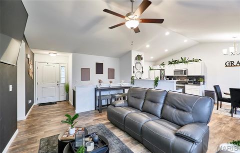 Tiny photo for 6 Crow Court, Troy, MO 63379 (MLS # 26012458)