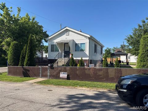 Tiny photo for 600 Kayser Avenue, Unincorporated, MO 63125 (MLS # 26028971)