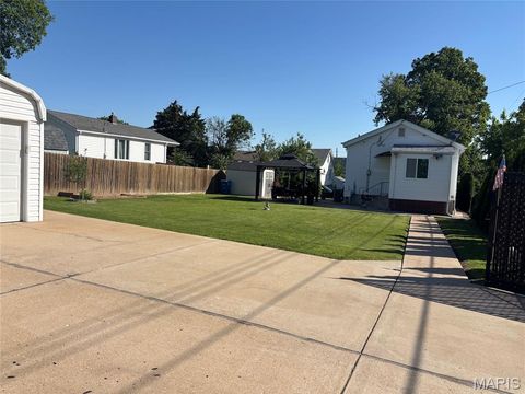 Tiny photo for 600 Kayser Avenue, Unincorporated, MO 63125 (MLS # 26028971)