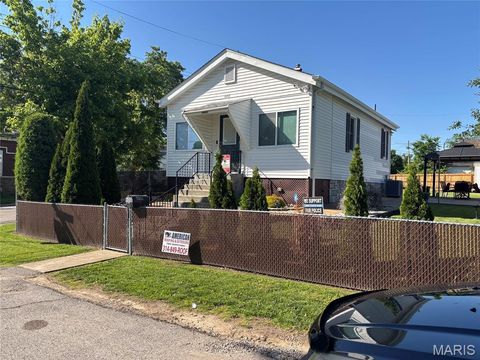 Tiny photo for 600 Kayser Avenue, Unincorporated, MO 63125 (MLS # 26028971)