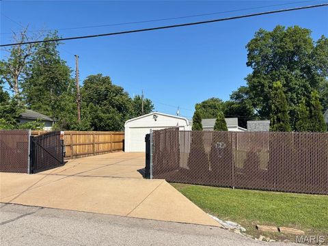 Tiny photo for 600 Kayser Avenue, Unincorporated, MO 63125 (MLS # 26028971)