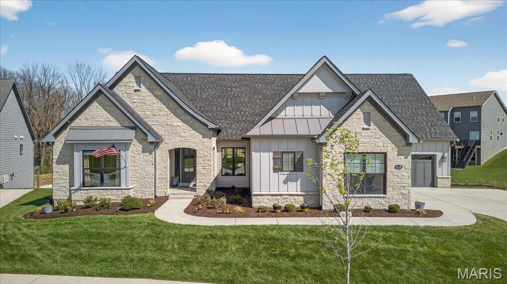 Photo of 1228 Gooseberry Lane, Chesterfield, MO 63005 (MLS # 26014256)
