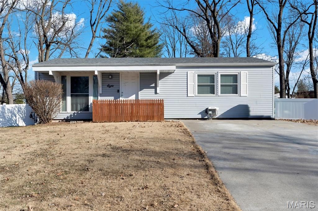 Photo of 8 Archers Court, St Peters, MO 63376 (MLS # 25082424)