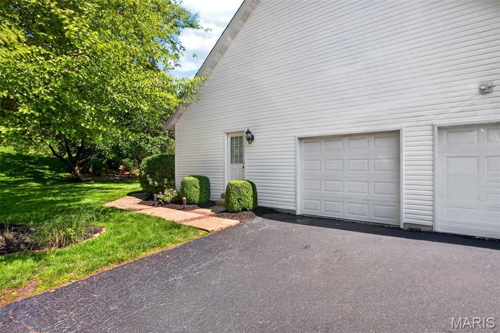 Photo of 1647 Highland Valley Circle, Wildwood, MO 63005 (MLS # 26013449)