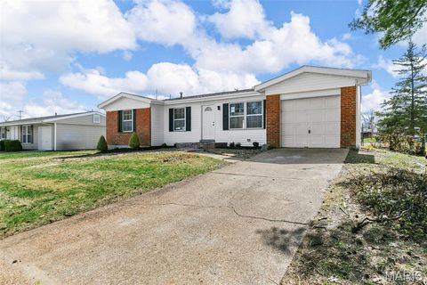 Photo of 1308 Havenhurst Road, St Louis, MO 63011 (MLS # 26014208)