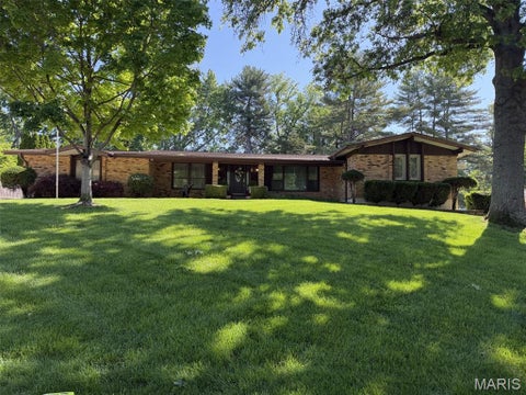 Tiny photo for 14167 Parliament Drive, Chesterfield, MO 63017 (MLS # 26066480)