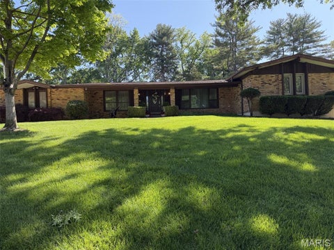 Photo of 14167 Parliament Drive, Chesterfield, MO 63017 (MLS # 26066480)