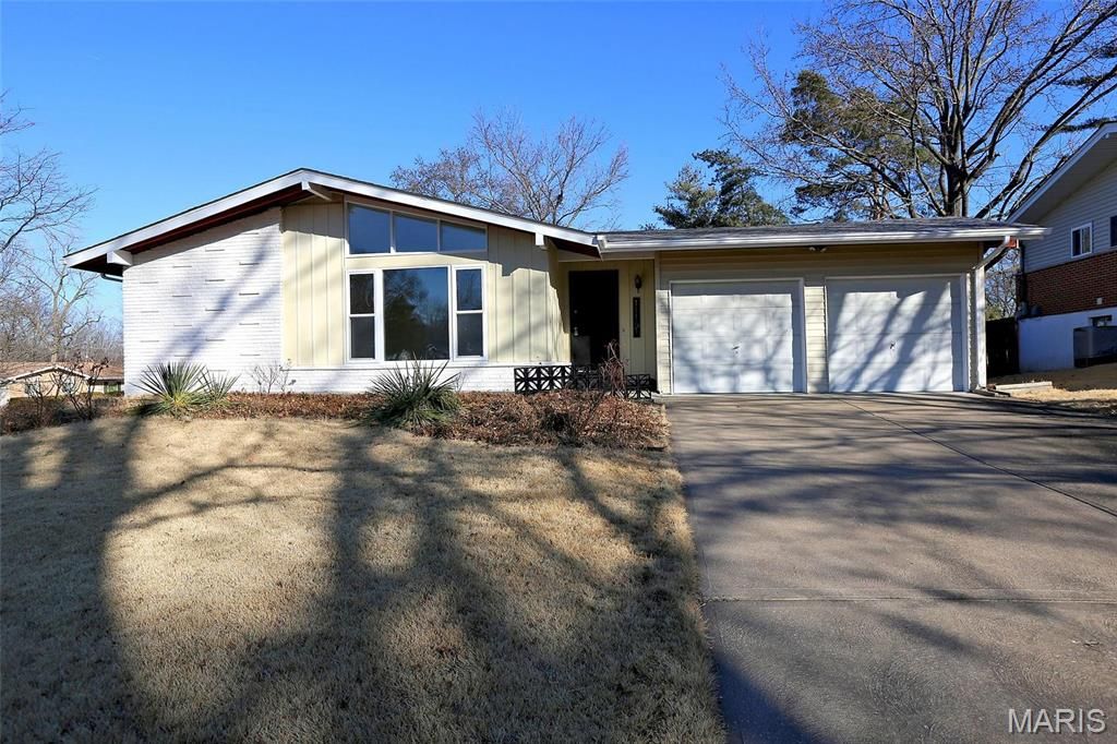 Photo of 11151 Glacier Drive, Unincorporated, MO 63146 (MLS # 26019497)