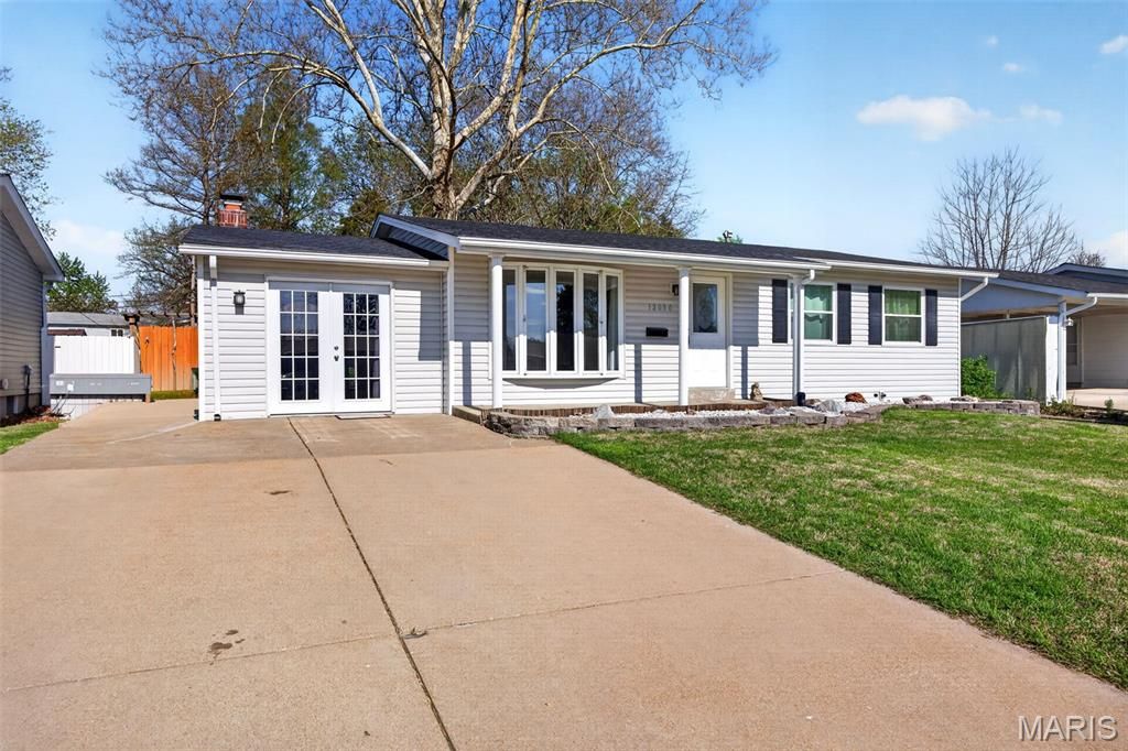 Photo of 12030 Bennington Place, Maryland Heights, MO 63043 (MLS # 26021227)