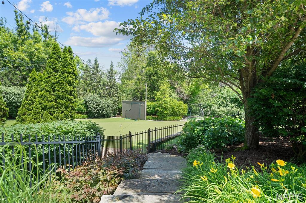 Ballas Courts - Residential