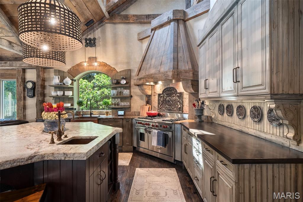 Ballas Courts - Residential