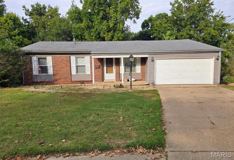 Photo of 10692 Foxpath Drive, St Louis, MO 63137 (MLS # 26066595)