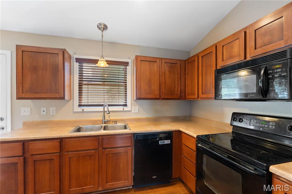 O'Fallon, Missouri 63366, United States, 3 Bedrooms Bedrooms, ,3 BathroomsBathrooms,Residential,Pending,139727