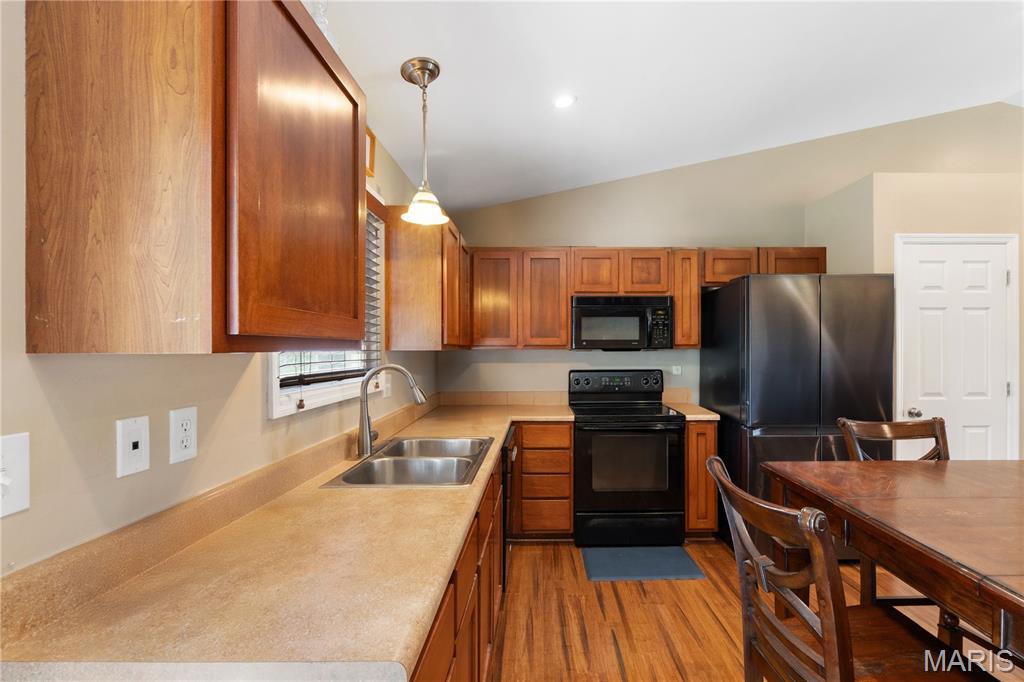 O'Fallon, Missouri 63366, United States, 3 Bedrooms Bedrooms, ,3 BathroomsBathrooms,Residential,Pending,139727