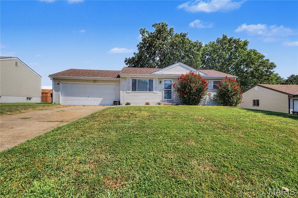 Photo of 143 Bertrand Drive, St Louis, MO 63129 (MLS # 26055101)