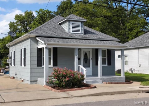 Photo of 627 Market Street, Ste Genevieve, MO 63670 (MLS # 26059252)
