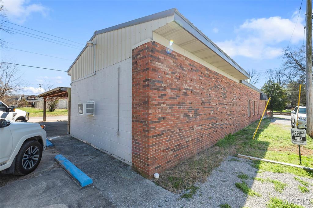 Hillcrest Manor - Commercial Sale