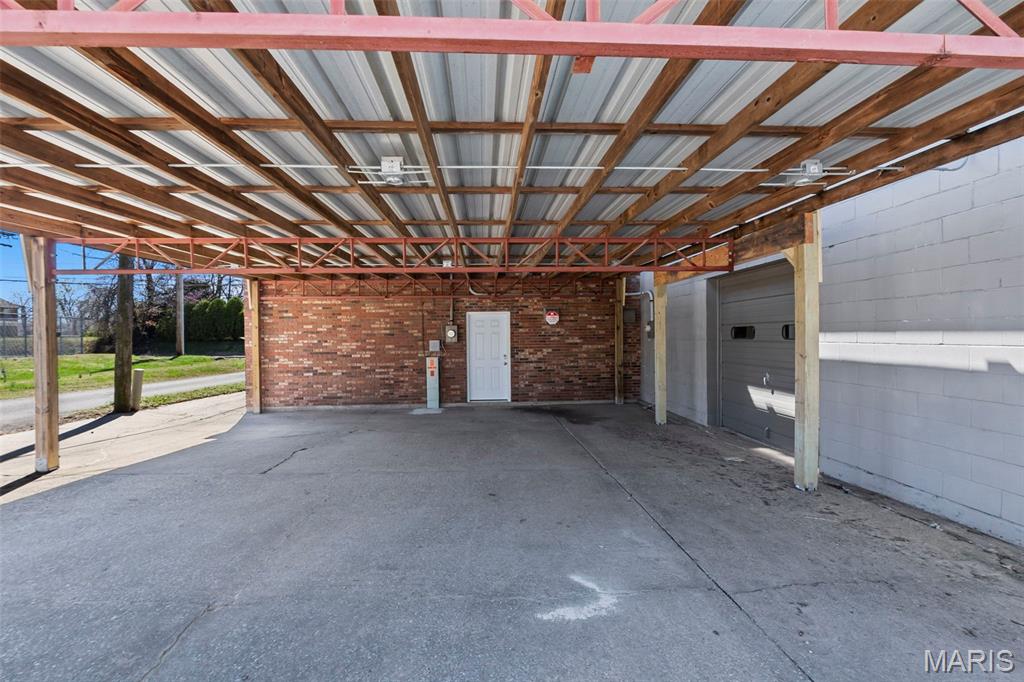 Hillcrest Manor - Commercial Sale