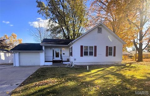Photo of 706 Ellis Street, Elsberry, MO 63343 (MLS # 25075657)