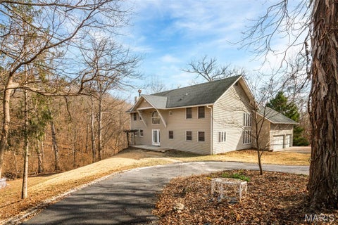 Photo of 1 River Bend Drive, Fenton, MO 63026 (MLS # 26048627)