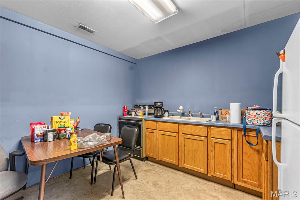 Unknown - Commercial Sale