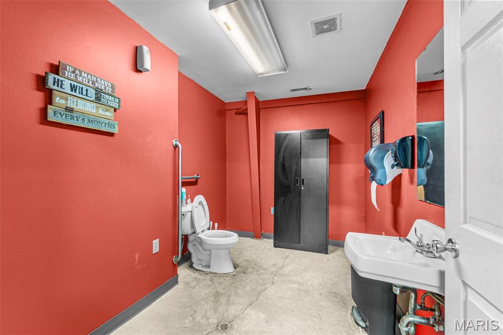 Unknown - Commercial Sale