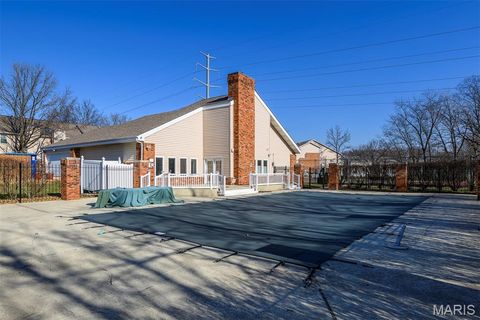 Tiny photo for 1308 Holgate Drive #E1, Ballwin, MO 63021 (MLS # 26003430)