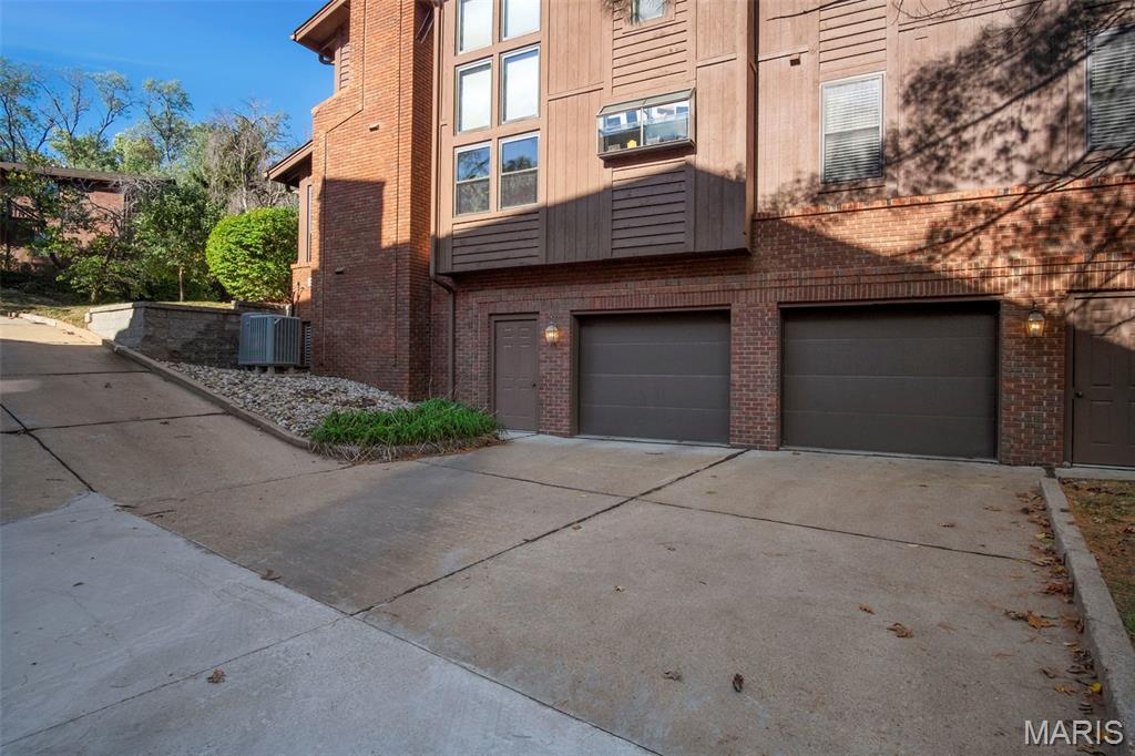 Kirkwood, Missouri 63122, United States, 2 Bedrooms Bedrooms, ,2 BathroomsBathrooms,Residential,Active,232712