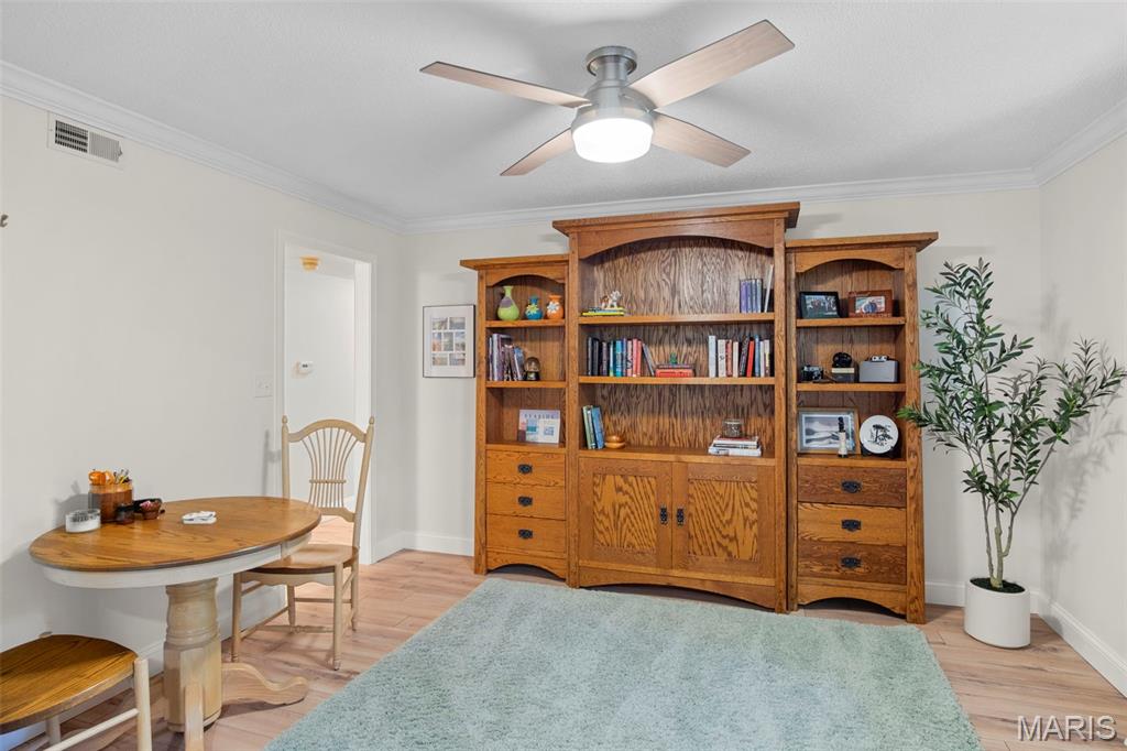 Kirkwood, Missouri 63122, United States, 2 Bedrooms Bedrooms, ,2 BathroomsBathrooms,Residential,Active,232712